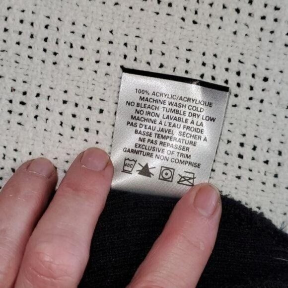 Bula‎ Black Embroidered Logo "B" Ski Beanie Hat - Picture 6 of 6